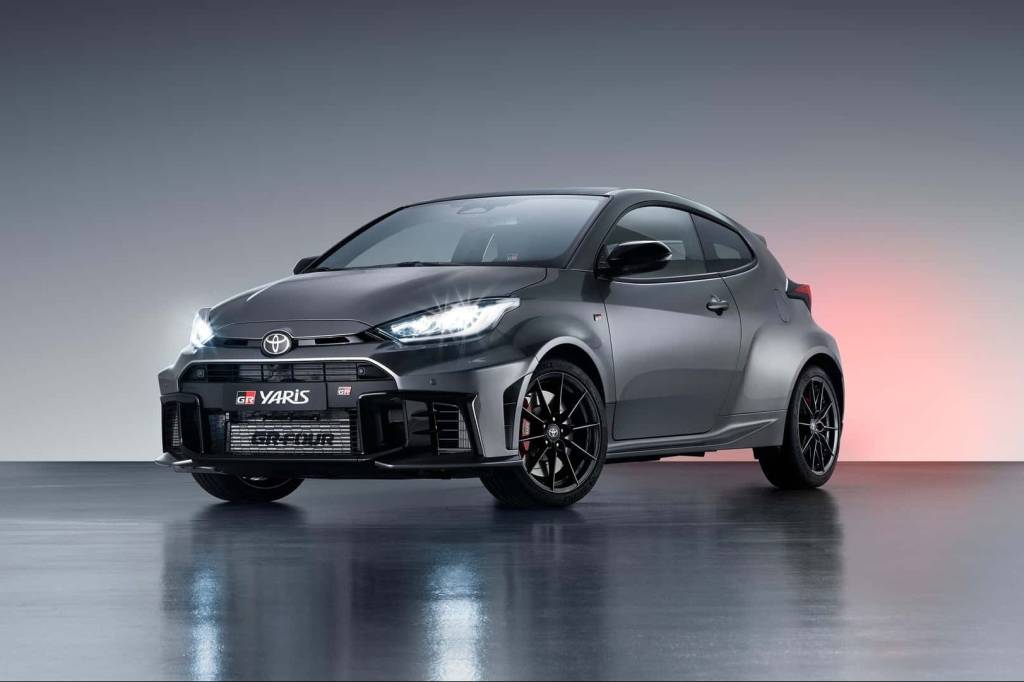 Toyota GR Yaris 2024 recebe câmbio automático e chega aos 304 cv