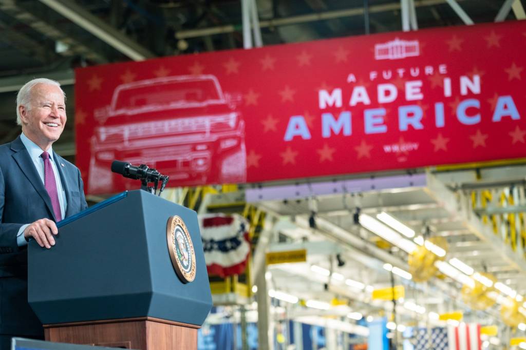 Fabricantes dos EUA querem que Joe Biden aja urgentemente para impedir invasão de carros chineses