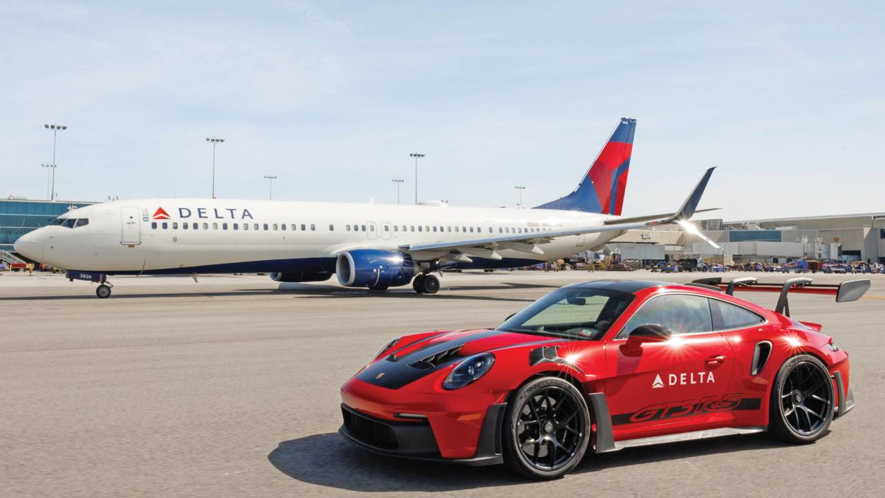 Porsche e avião