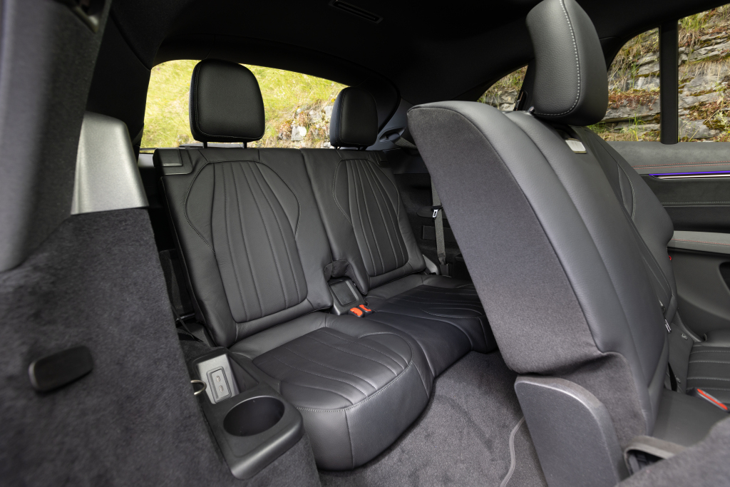 mercedes-benz_eqs_suv_580_4matic_amg_line_682 Mercedes-Benz EQS SUV 450+
