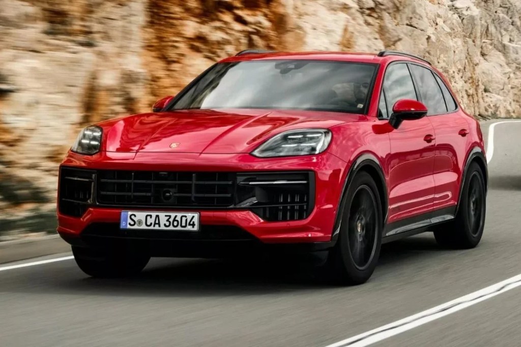 Novo Porsche Cayenne GTS de 500 cv chega ao Brasil por R$ 930.000