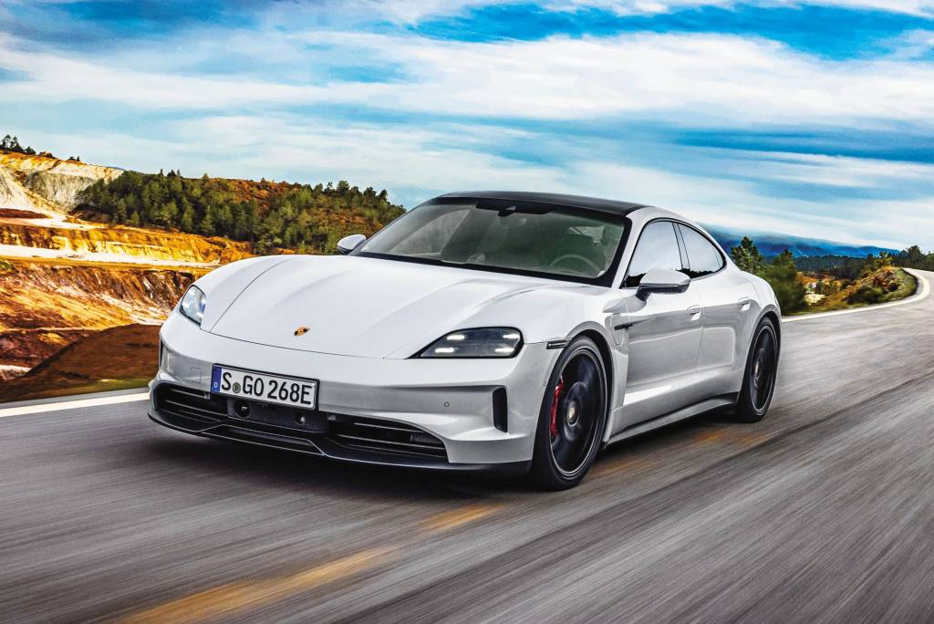 Porsche desiste de produzir as baterias para seus próprios carros elétricos