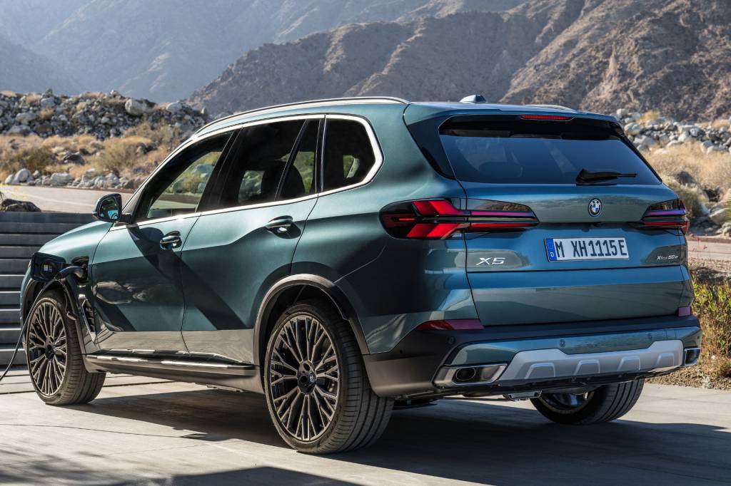 BMW X5 PHEV BMW X5 xDrive50e X-Line é versão de entrada, custando R$ 731.950