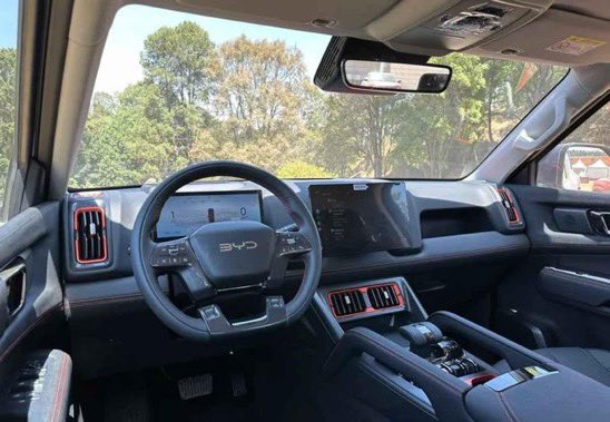 GLQz_DcbQAAOmum Interior da BYD Shark