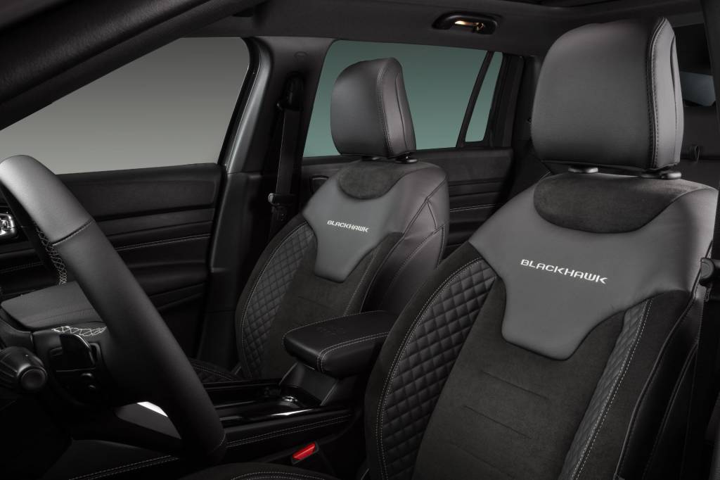 Jeep Commander Blackhawk 2025 (22) São os mesmos bancos do Compass Blackhawk, mas com função memória dos ajustes elétricos