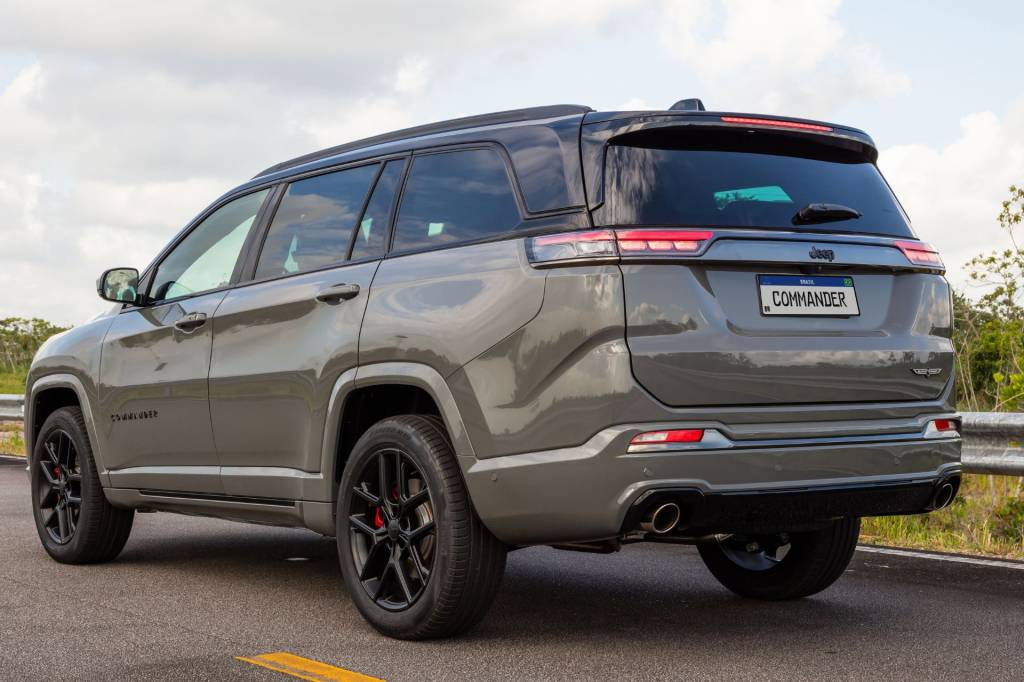 Jeep Commander Blackhawk 2025 (4) São R$ 321.290 para ter o Commander mais caro de todos