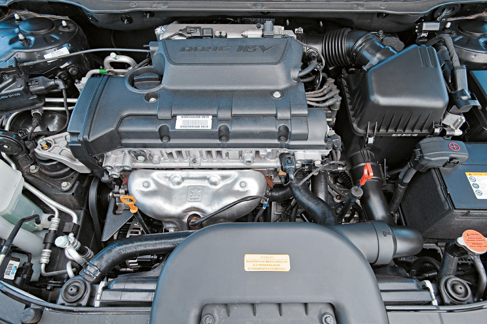 Comparativo Motor do i30, modelo 2009 da Hyundai, durante teste comparativo da revista Quatro Rodas.
