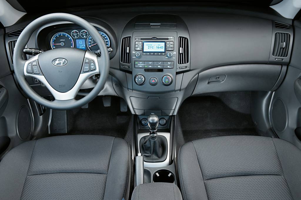 TESTE HYUNDAI I30 CW Parte interna do I30 CW, ano 2010 da Hyundai, durante teste da Revista Quatro Rodas.