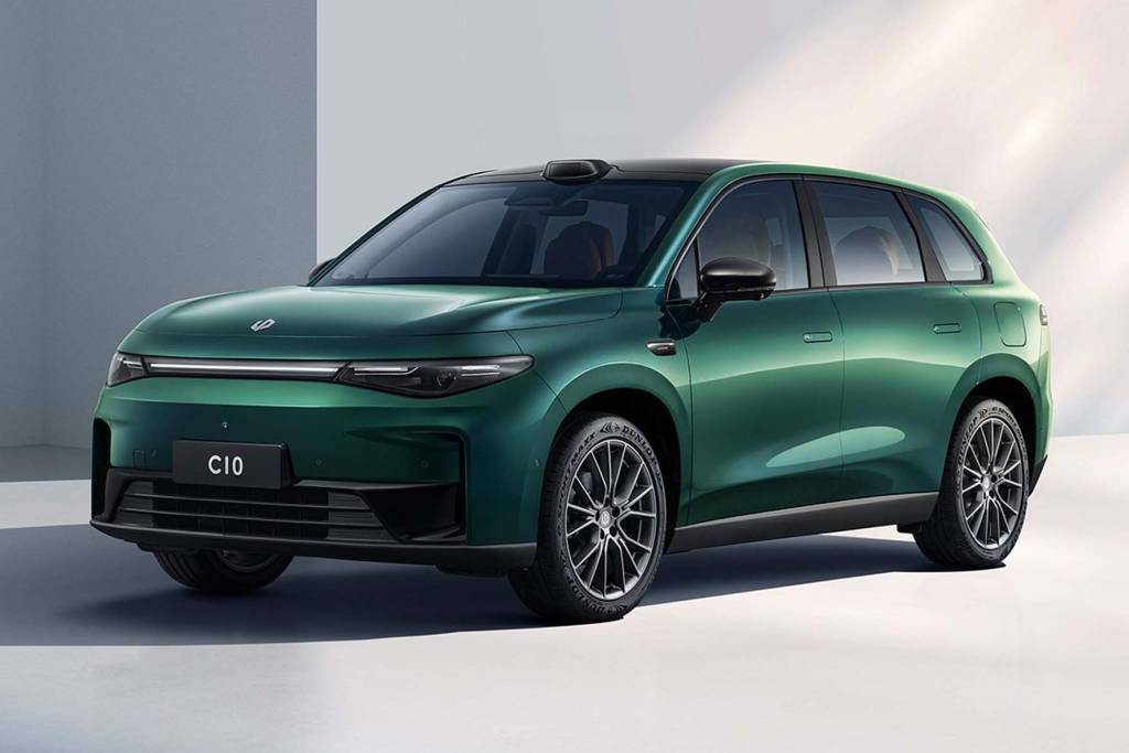 Stellantis anuncia mais híbridos para 2025 e quer Leapmotor nacional