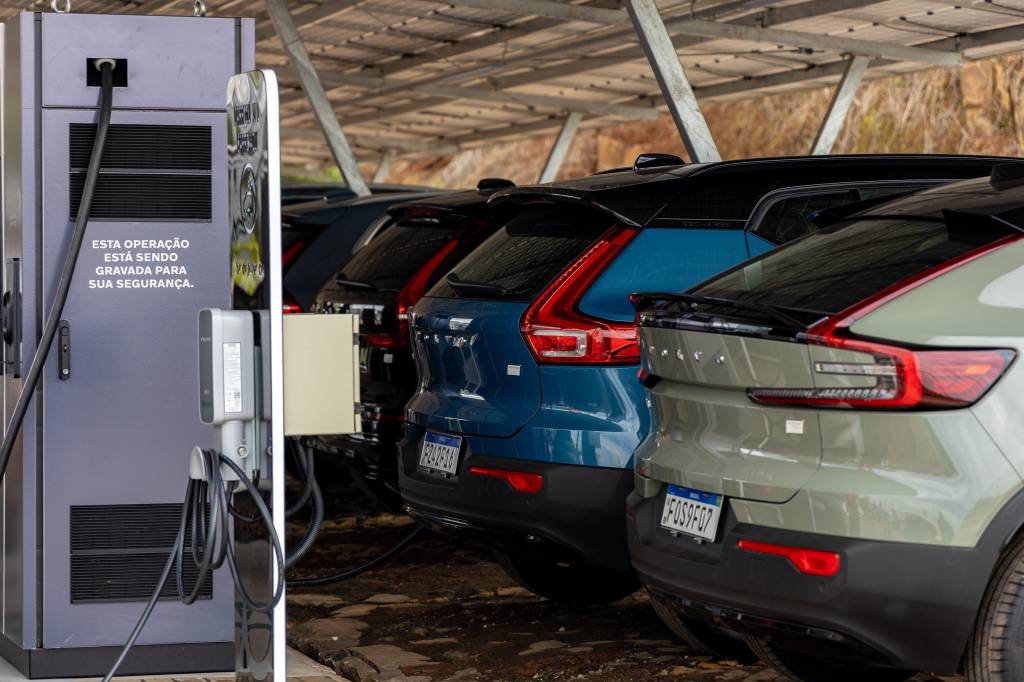 Estados dão desconto ou isentam IPVA 2025 de carros elétricos e híbridos