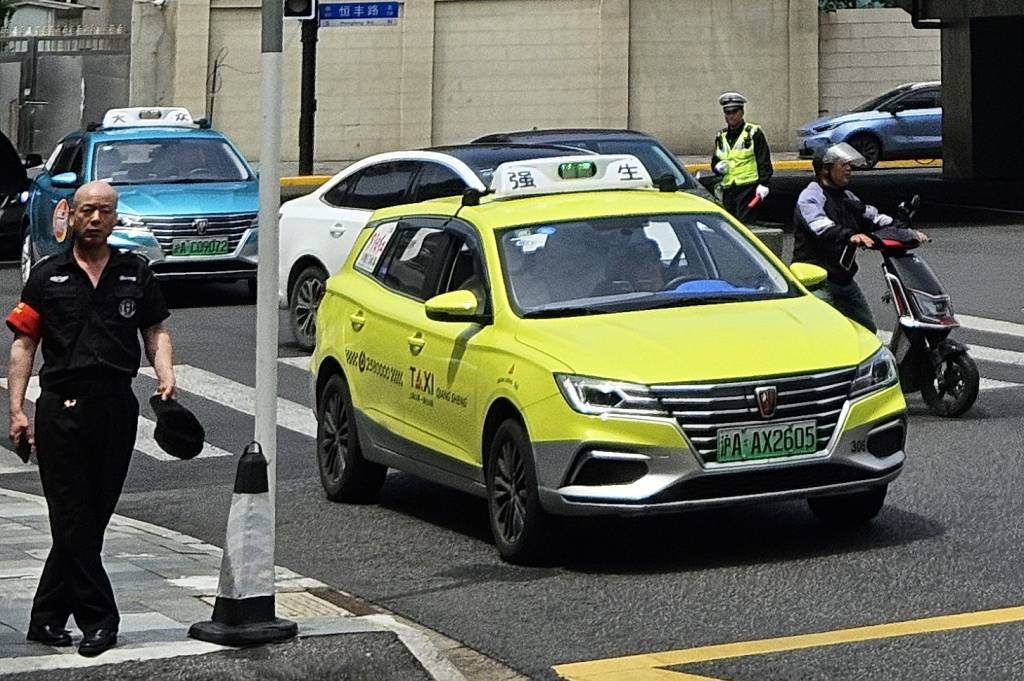 Carros da Roewe são os mais usados como táxi em Xangai, China