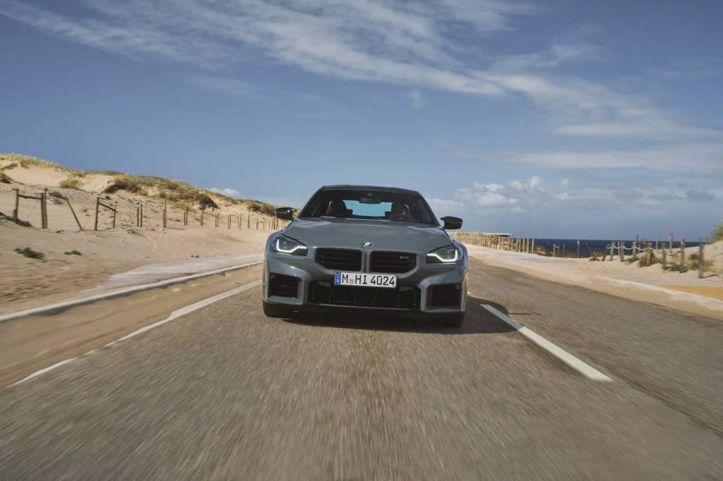 2025-BMW-M2-32B-2048×1365 BMW M2