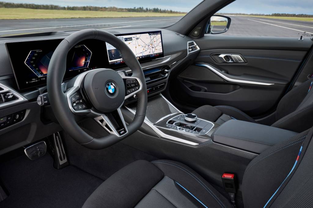 Novo BMW Série 3 2025 (11) Painel tem algumas opções de acabamento novas