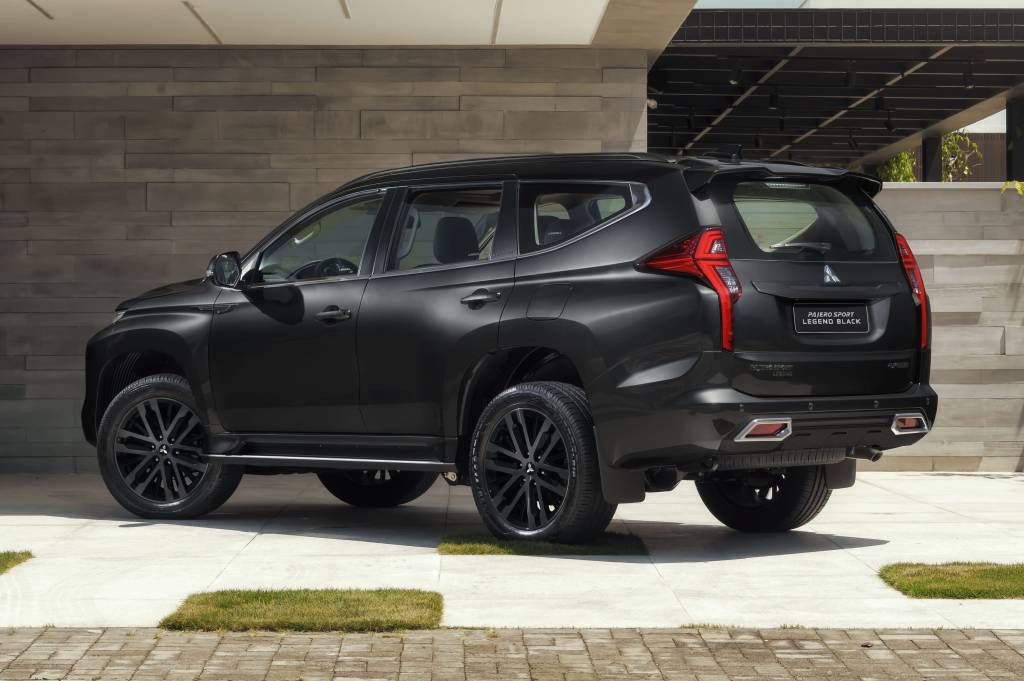 Pajero_Sport_Legend_Black__Ambientada_4 Mitsubishi Pajero Sport Legend Black