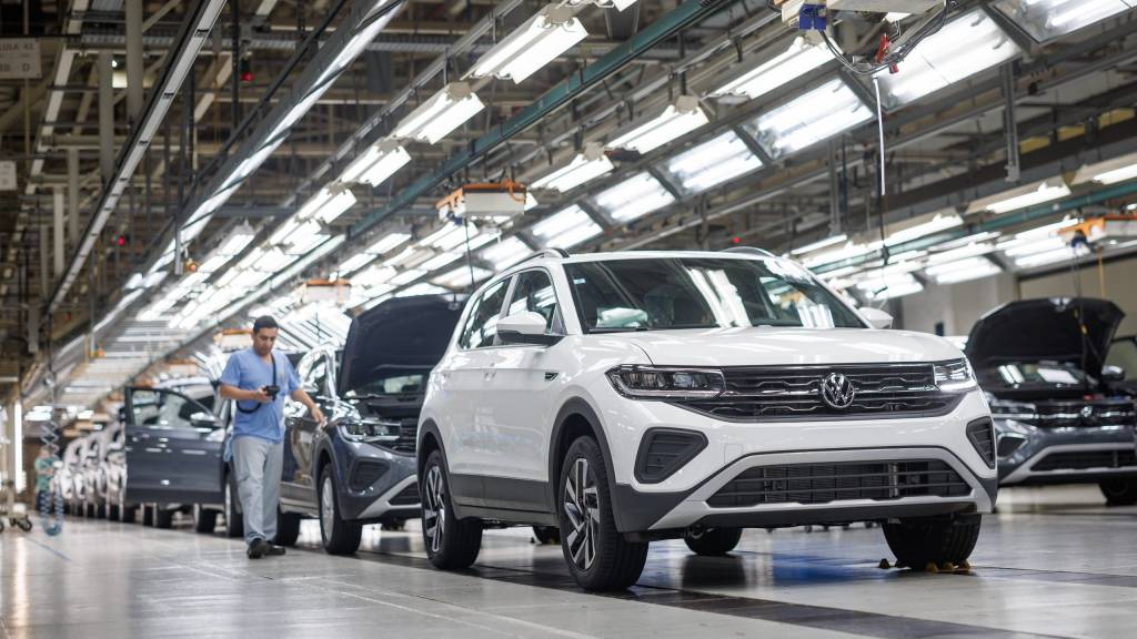 T-Cross saindo da linha de produção da VW na fábrica de São José dos Pinhais (PR)