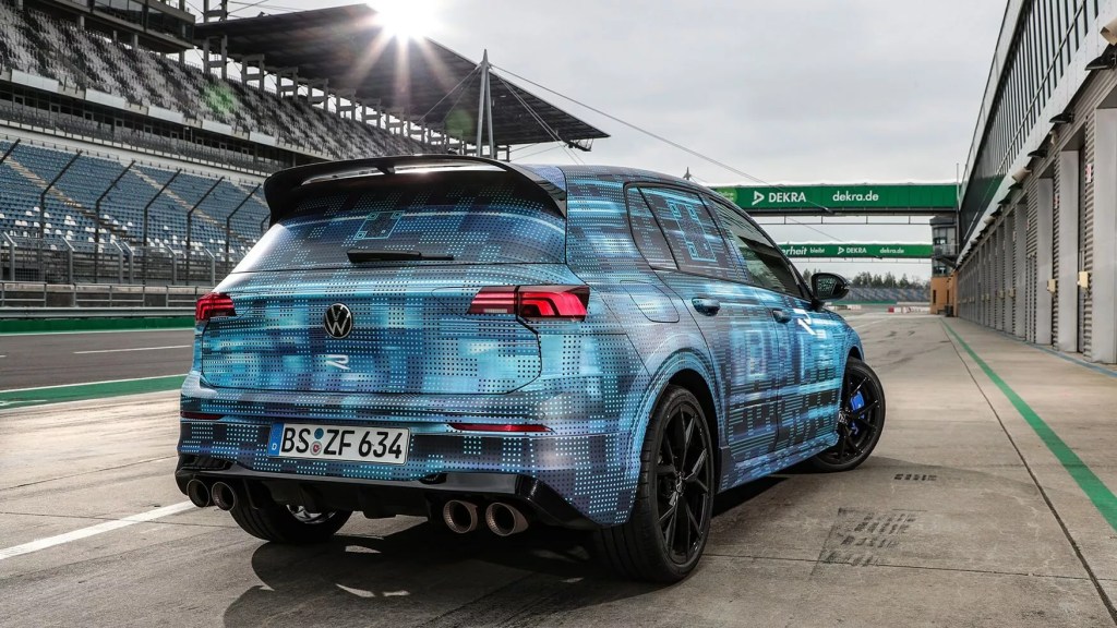 Novo VW Golf R chega aos 333 cv e aposenta o câmbio manual de vez