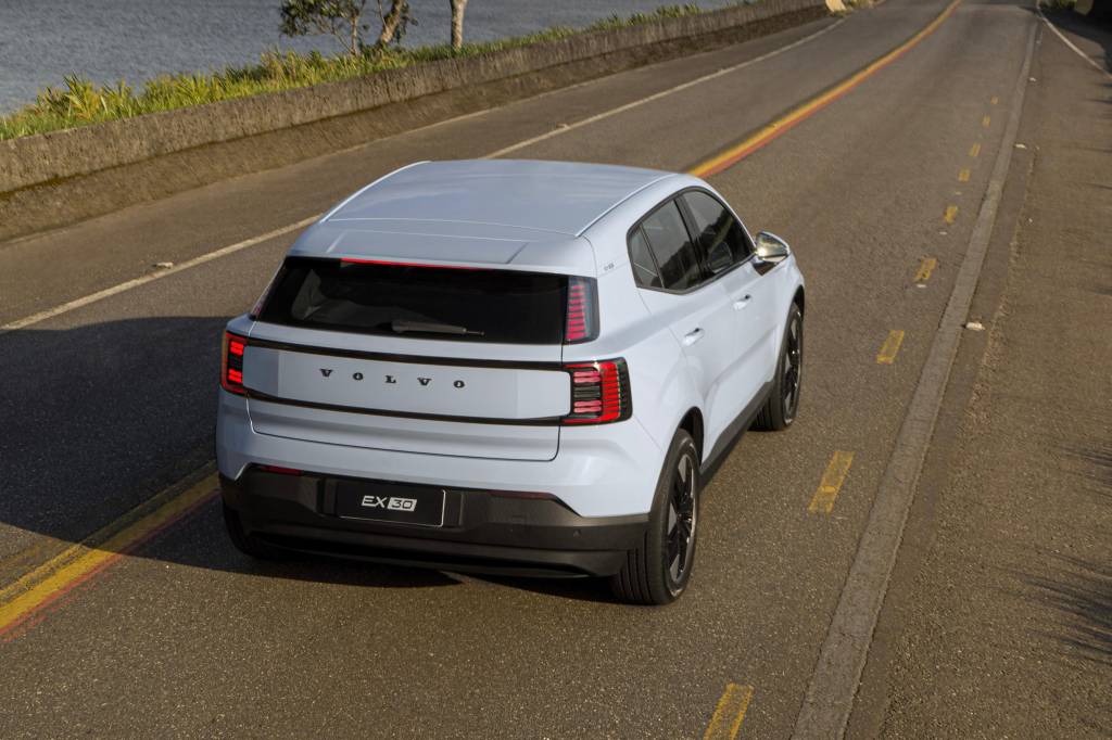 Eventual chegada do Volvo EX30 bimotor pode causar competição entre as fabricantes irmãs no Brasil. Isso já ocorre na Europa