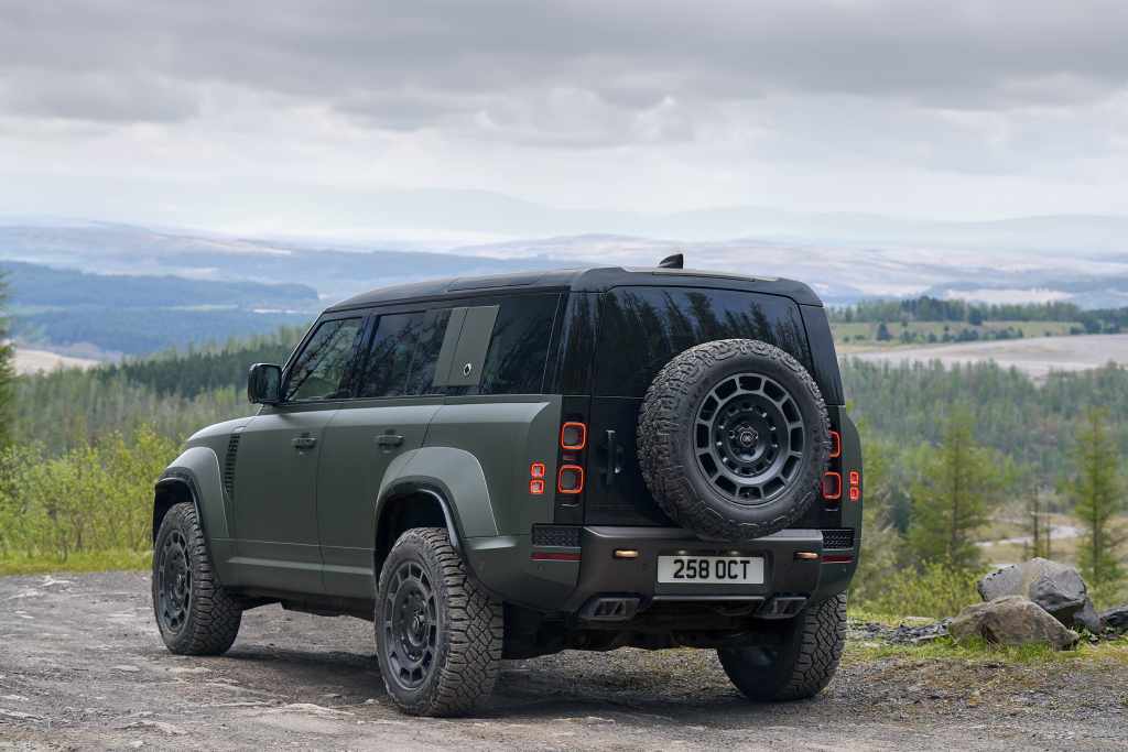 DEF_OCTA_25MY_DYNAMIC_06 Land Rover Defender Octa