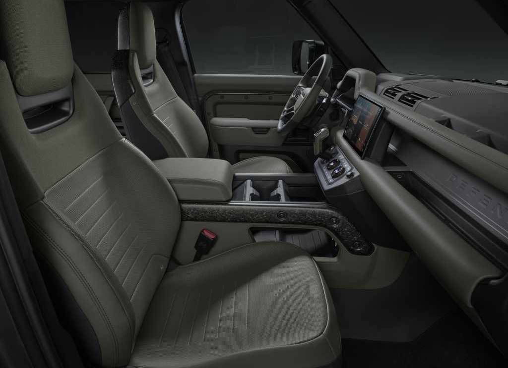 DEF_OCTA_25MY_STUDIO_INTERIOR_030724_01 (1) Land Rover Defender Octa