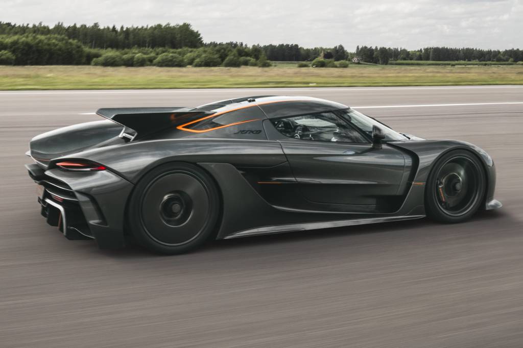 Koenigsegg Jesko Absolut batendo recorde de aceleração de 0 a 400 km h (2) Versão Absolut é de série, mas traz modificações específicas para aceleração em linha reta