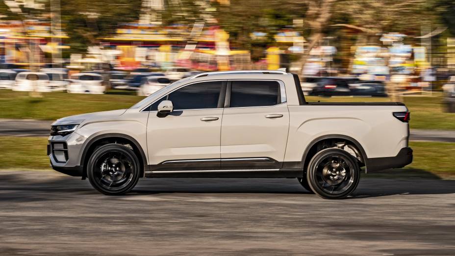 São 3,12 m de entre-eixos, medida de picape média São 3,12 m de entre-eixos, medida de picape média