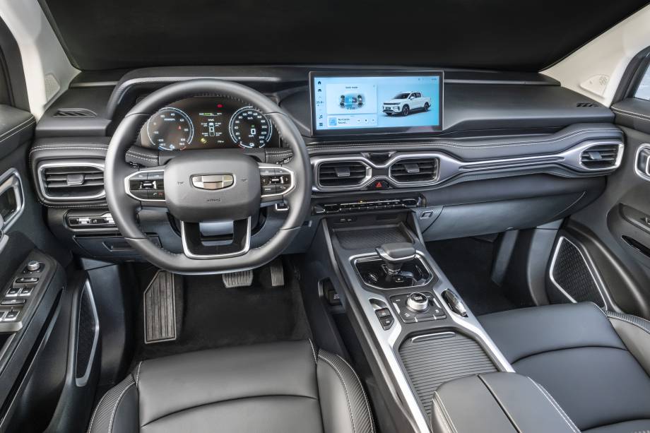 Painel da versão mais cara é todo emborrachado, até nas quatro portas Painel da versão mais cara é todo emborrachado, até nas quatro portas