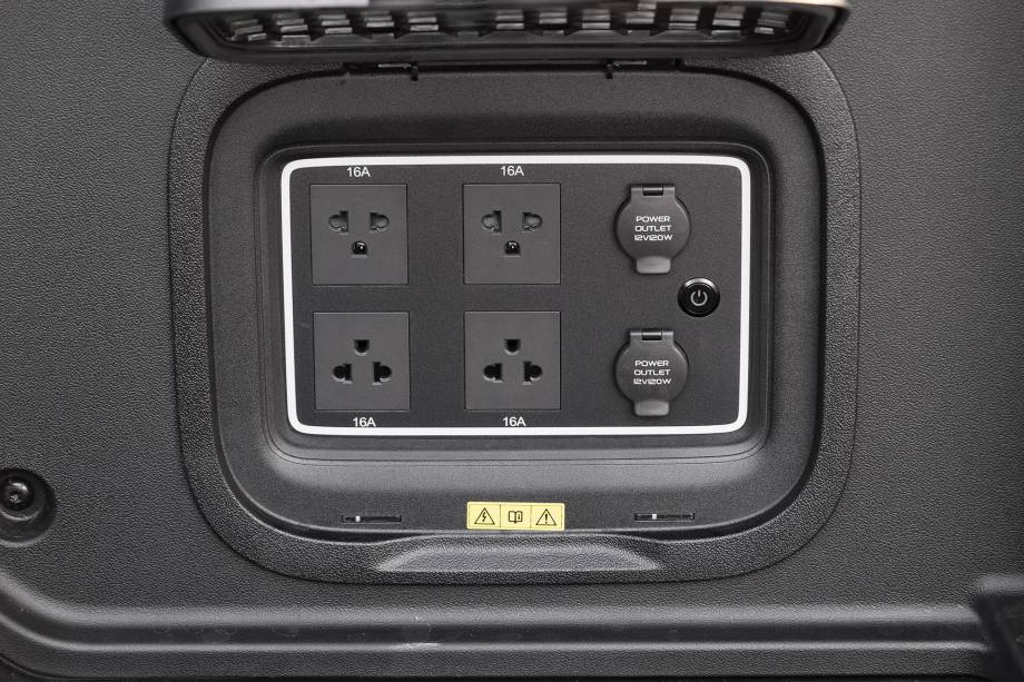 Tomadas na caçamba somam 21 kW de potência, de acordo com a marca Tomadas na caçamba somam 21 kW de potência, de acordo com a marca