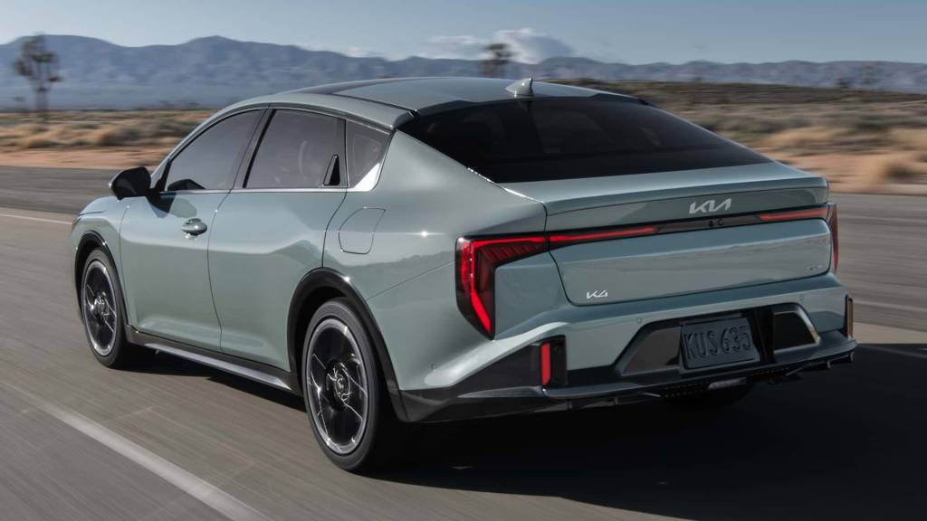 2025-kia-k4-rear-3-4 (1) Kia K4