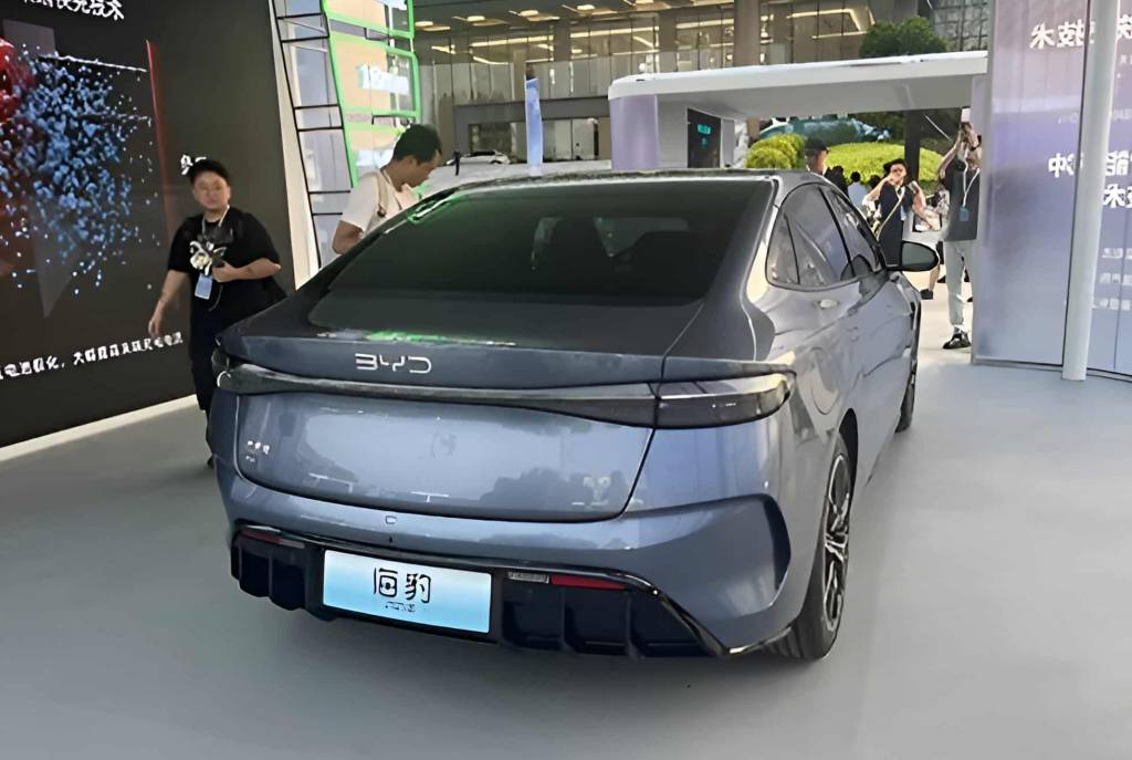 BYD SEAL 2025 (2) BYD SEAL 2025 (2)