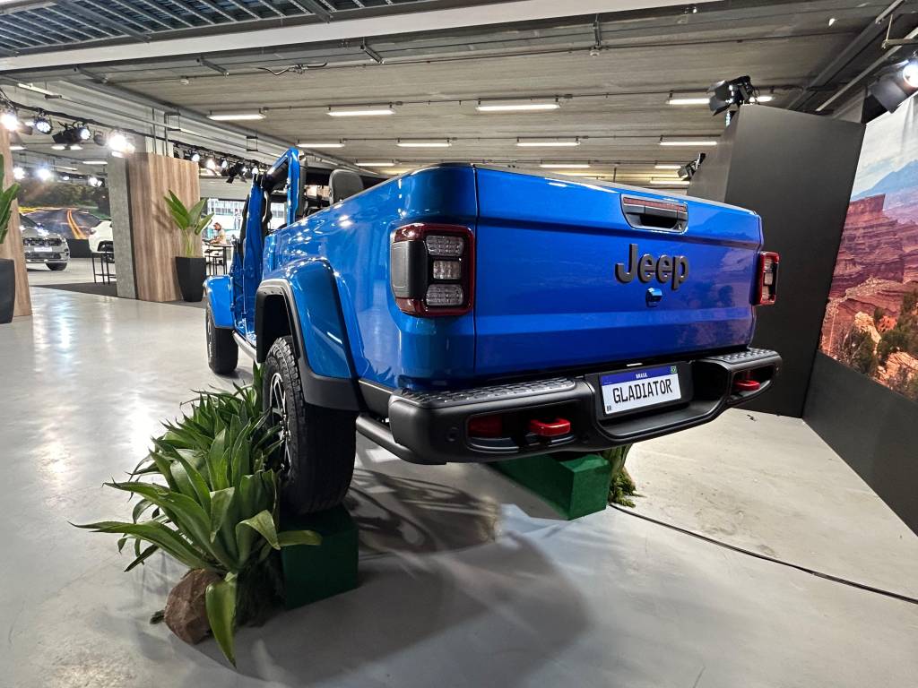 Jeep Gladiator (3) Jeep Gladiator/Wrangler Rubicon