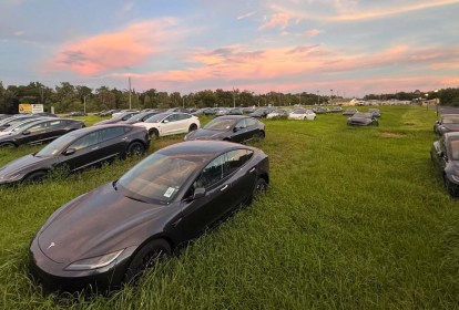 Teslas abandonados nos EUA