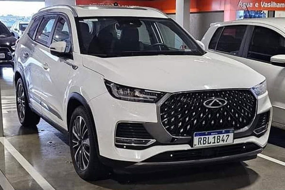Novo Caoa Chery Tiggo 8 é visto sem camuflagem e revela detalhes do facelift