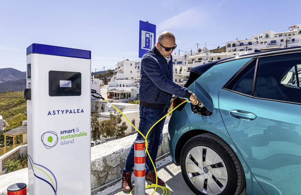 you-can-t-use-ferries-in-greece-if-your-electric-car-has-more-than-40-percent-battery_2 Astipalea