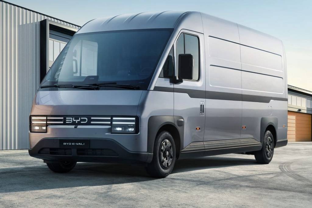 BYD E-Vali é furgão elétrico de entregas com conforto de carro de passeio