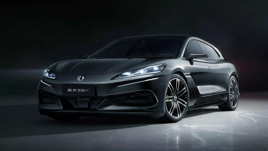 Chefe da BYD diz que seu esportivo é 10 vezes melhor que Porsche e BMW