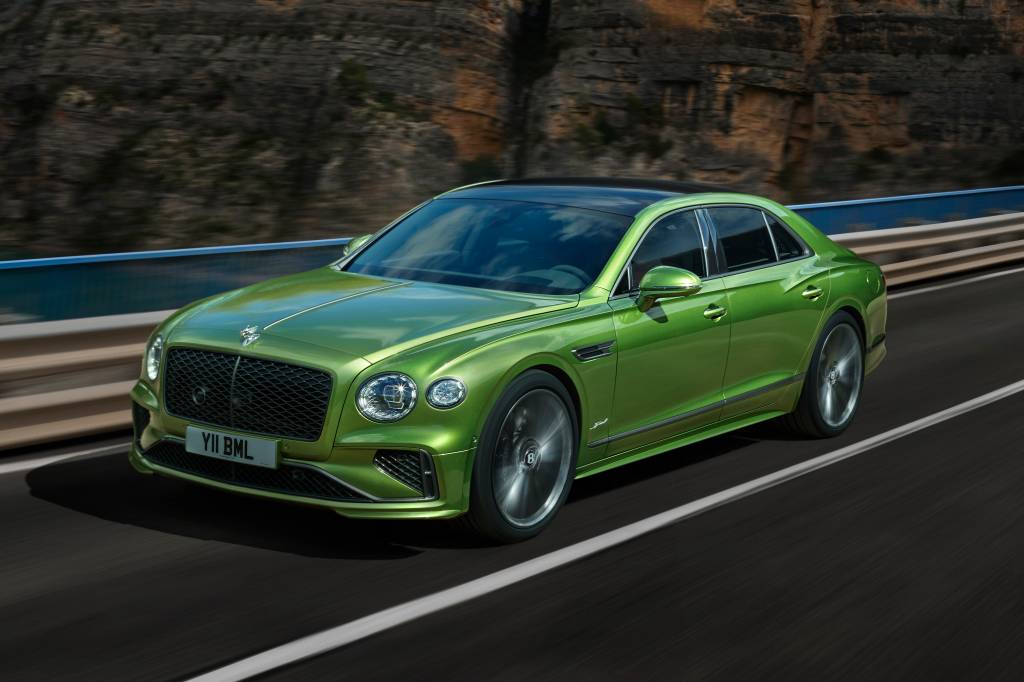Novo Bentley Flying Spur aposenta W12 e ganha V8 híbrido de 771 cv