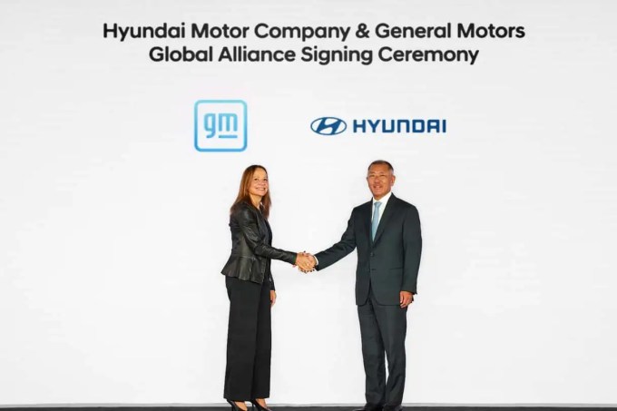 hyundai-and-general-motors-sign-memorandum-of-understanding (1)