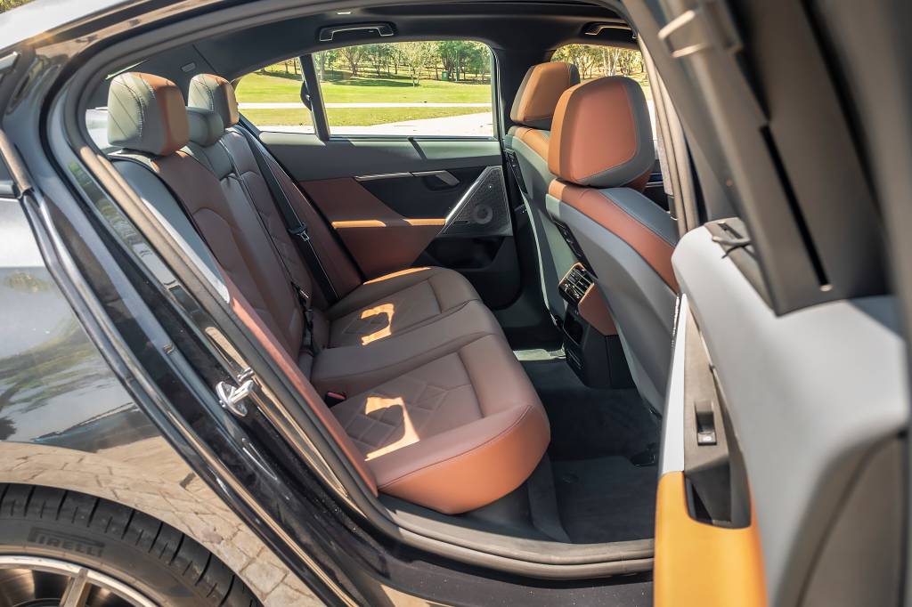 2FLP4037-2 BMW i5 M60