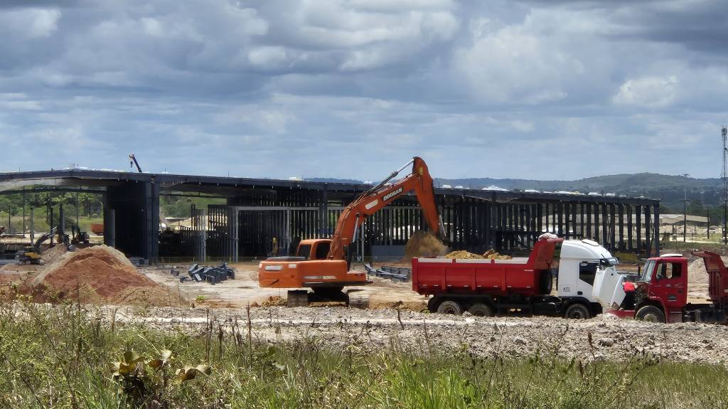 BYD instala 135 câmeras em obra da fábrica para evitar novos “vazamentos”