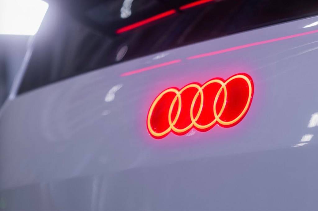 audi_a2_e-tron_concept_-_illuminated_badge Audi A2 E-Tron