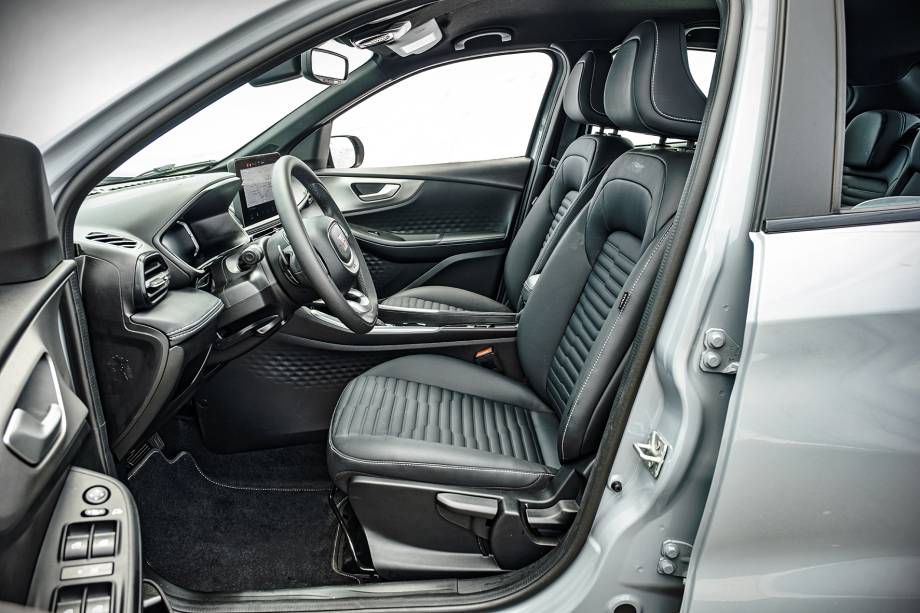 Fastback tem bancos dianteiros mais curtos