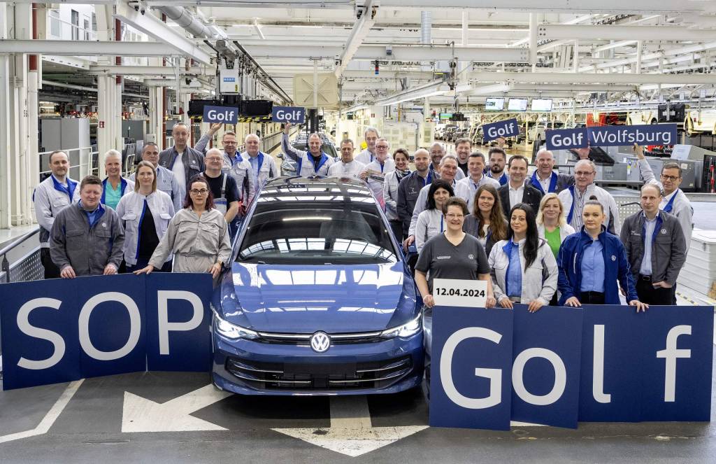New Golf starts rolling off assembly line at Wolfsburg plant. New Golf starts rolling off assembly line at Wolfsburg plant.
