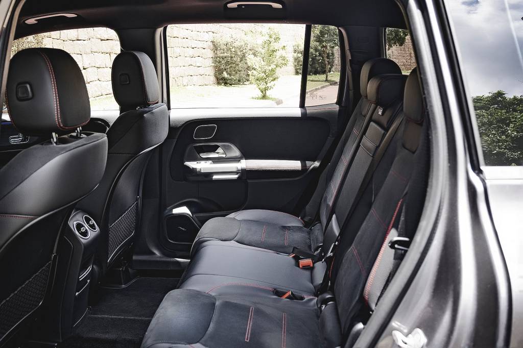 mercedes-benz-glb-220-2025-flp-qr (5) Mercedes-Benz GLB 220 2025