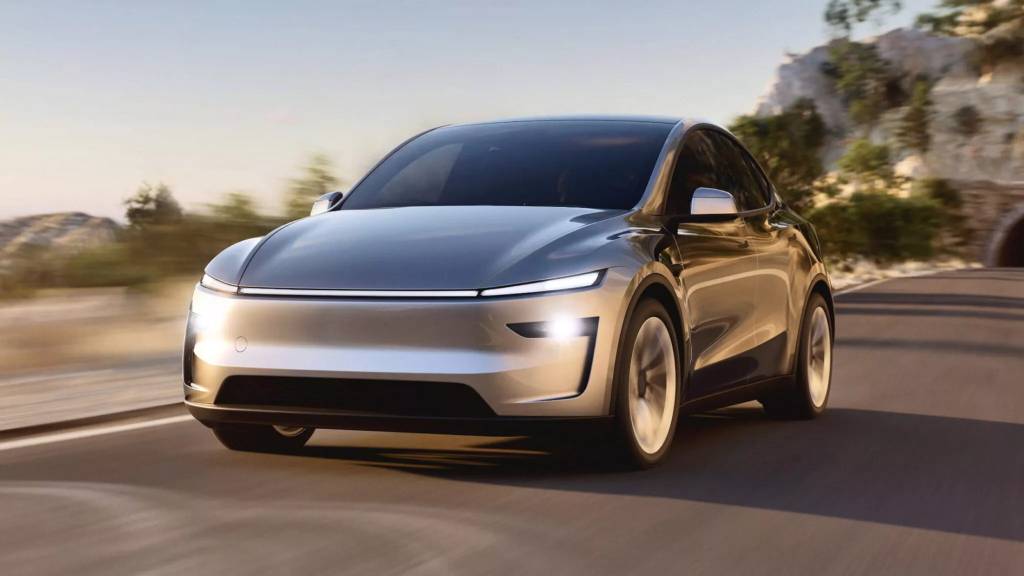 2025-Tesla-Model-Y-Juniper-1-2048×1152 Fora de linha no Brasil, Sandero é o carro mais vendido da Europa pela primeira vez