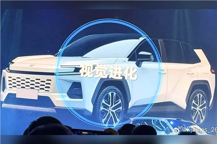 20250127115835_Toyota_RAV4_Main