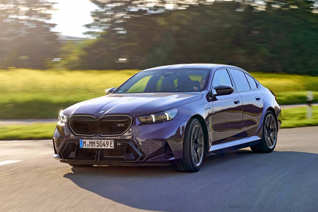 Novo BMW M5 dribla a física e é muito rápido e ágil mesmo com 2.500 kg