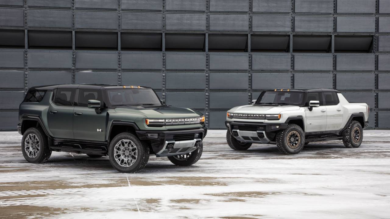The GMC HUMMER EV SUV completes the HUMMER EV family and features a 126.7-inch wheelbase for tight proportions and a maneuverable body, providing remarkable on- and off-road capability.