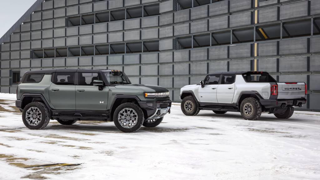The GMC HUMMER EV SUV completes the HUMMER EV family and features a 126.7-inch wheelbase for tight proportions and a maneuverable body, providing remarkable on- and off-road capability. The GMC HUMMER EV SUV completes the HUMMER EV family and features a 126.7-inch wheelbase for tight proportions and a maneuverable body, providing remarkable on- and off-road capability.