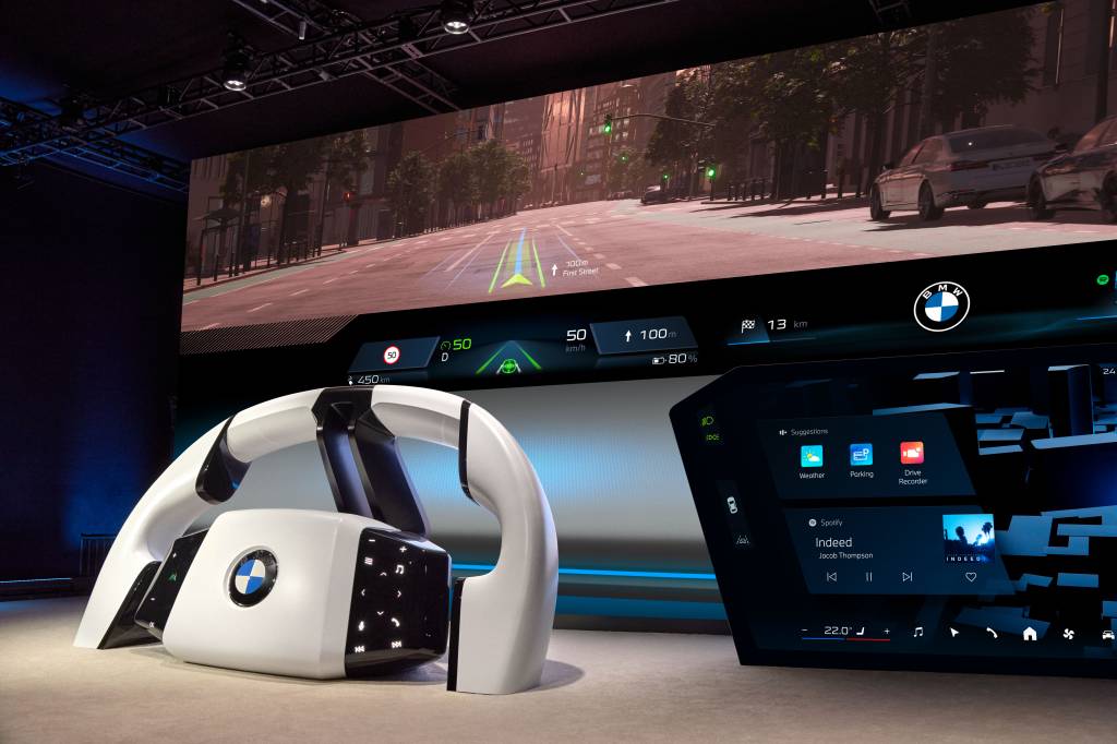 iDrive-Show_Detail_activeADAS_3DHead-Up-v4 BMW Panoramic Vision