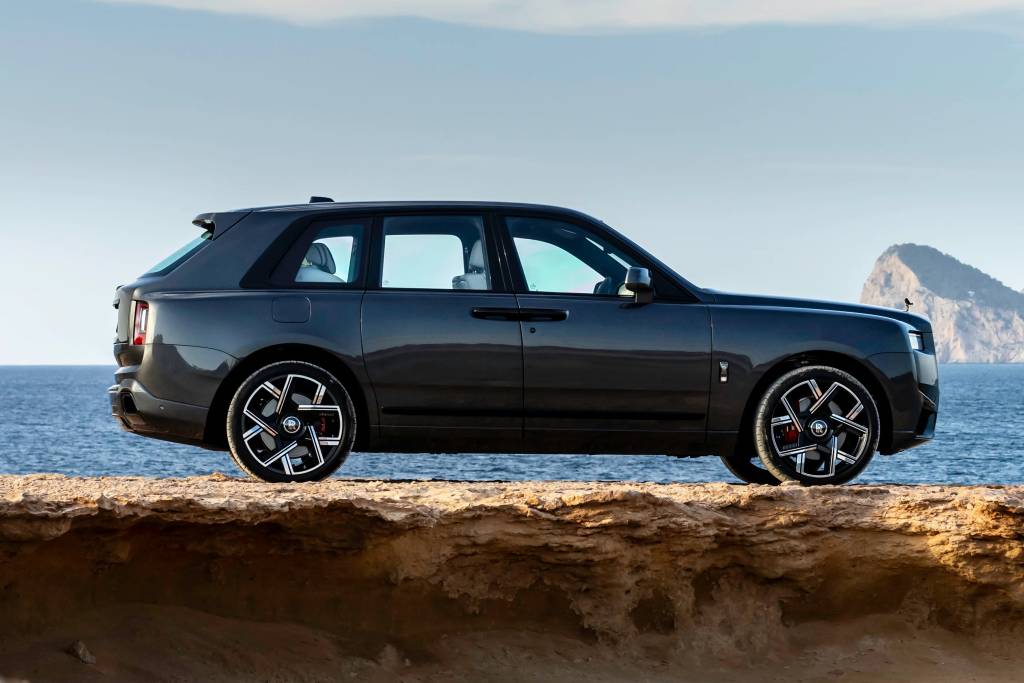 rolls-royce_cullinan_587 Rolls-Royce Cullinan Black Badge